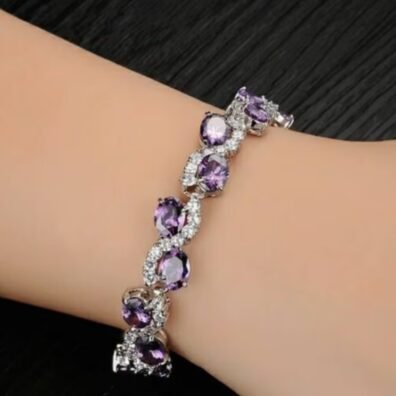 PULSERA CON PIEDRAS MORADAS